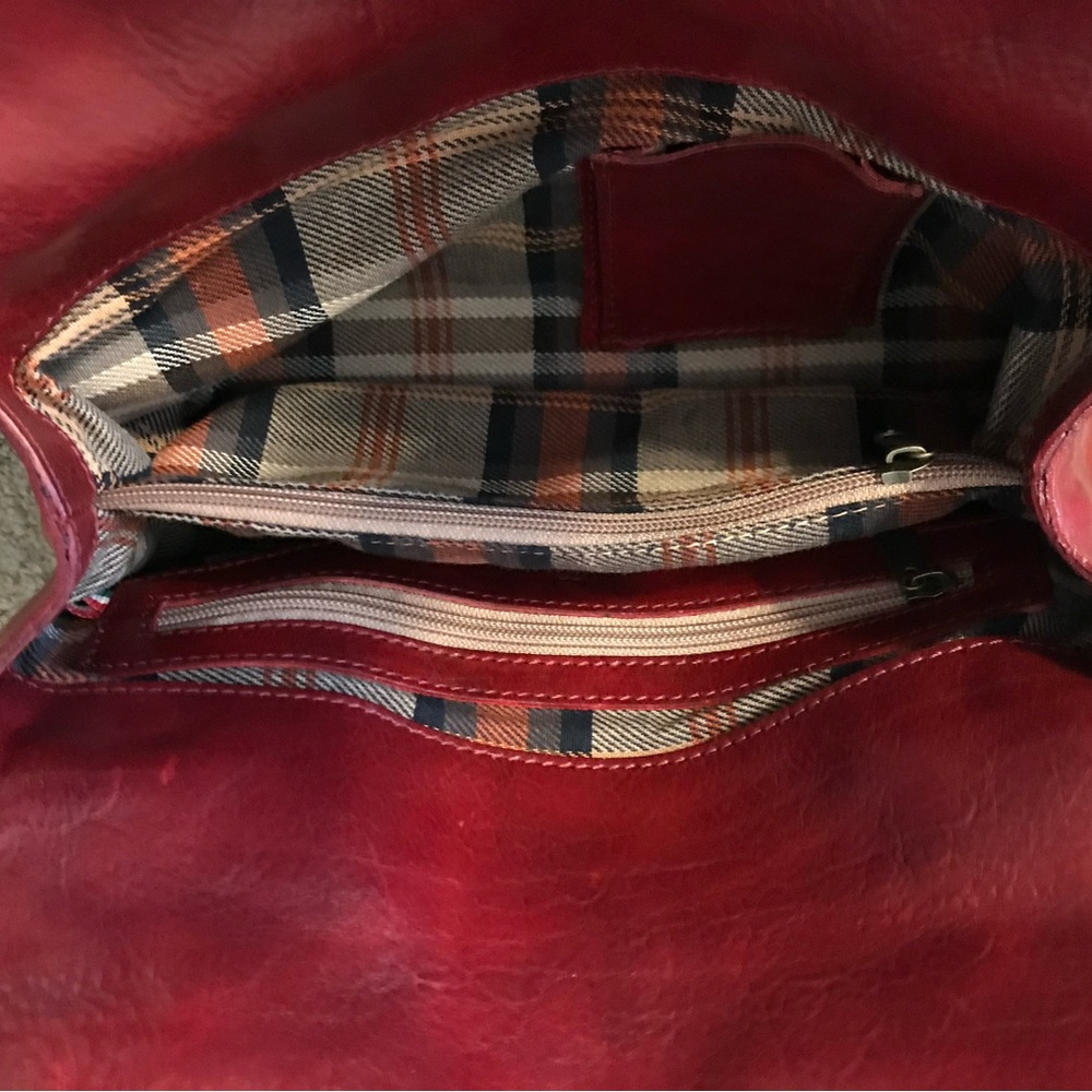 Red leather purse. - Picture 6 of 7